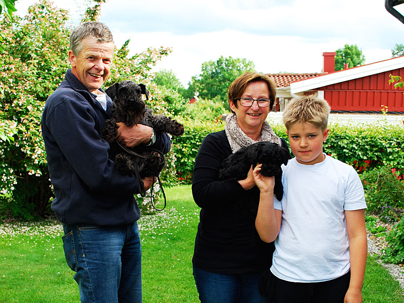 Enzo med sin familj Karlsson från Braås.